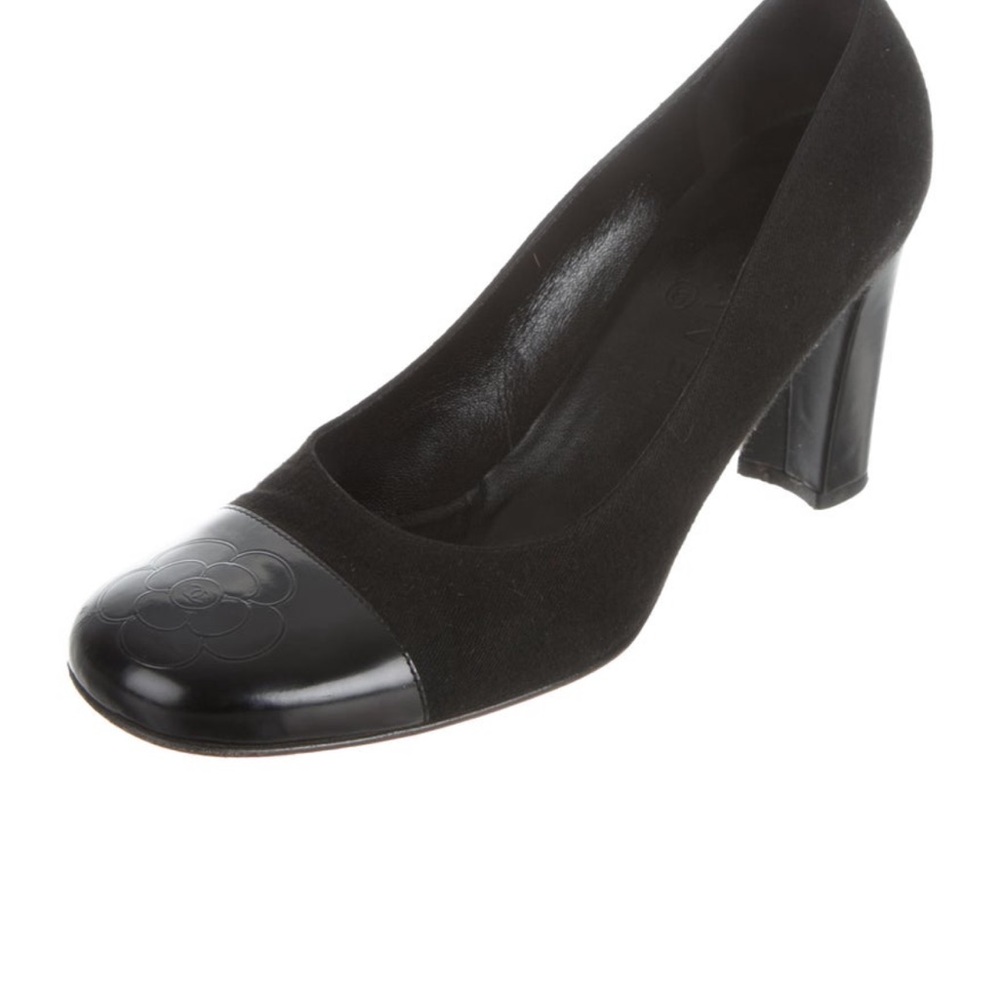 CHANEL Black Classic Heels with Textured Contrast